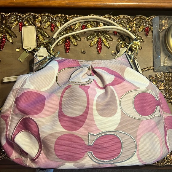 Coach Handbags - 💥HOST PICK💥 COACH MIA SCARF PRINT EMBROIDERED SIGNATURE MAGGIE SHOULDER BAG